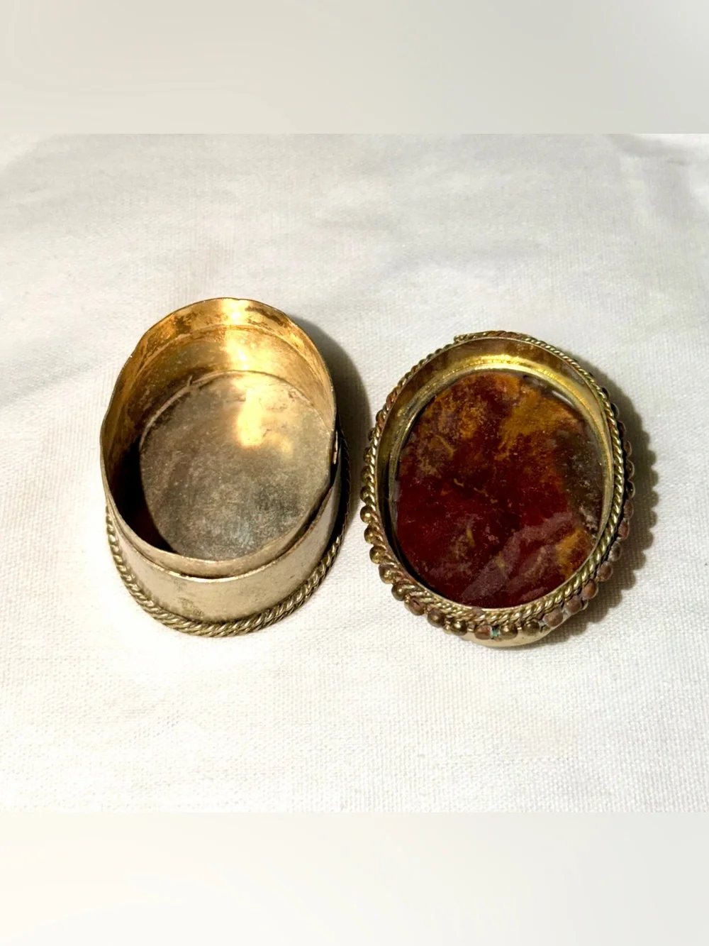 Vintage Red Agate Jasper Stone Oval Trinket Pill Box